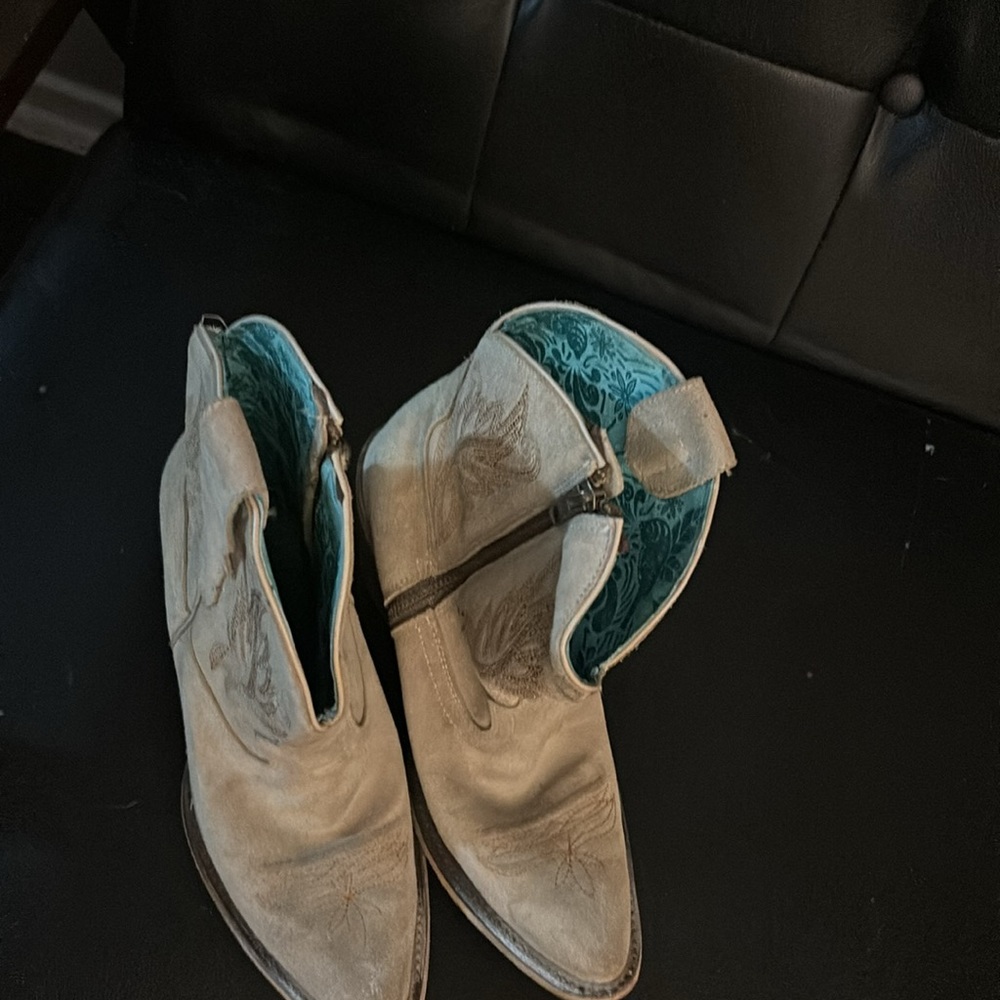 Cute Corral Cowgirl Booties Size 8. - Picture 4 of 8